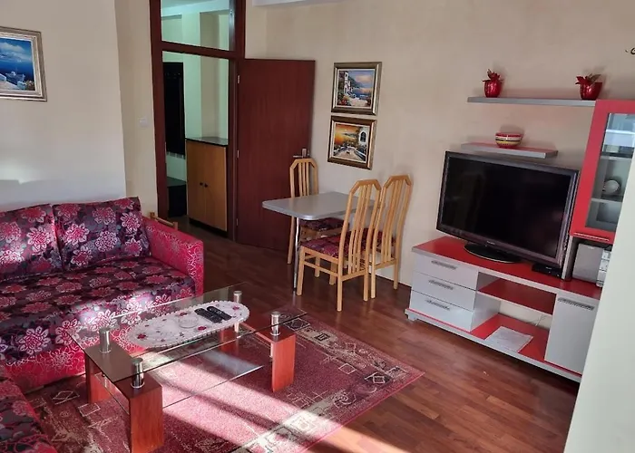 Trg Jezero * زلاتيبور