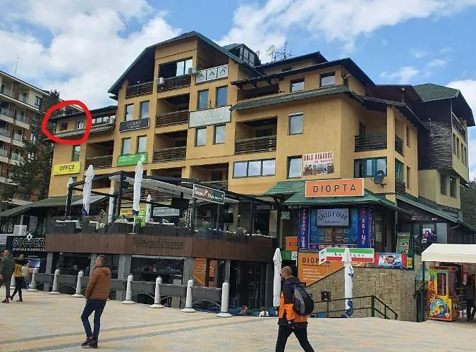 Trg Jezero زلاتيبور